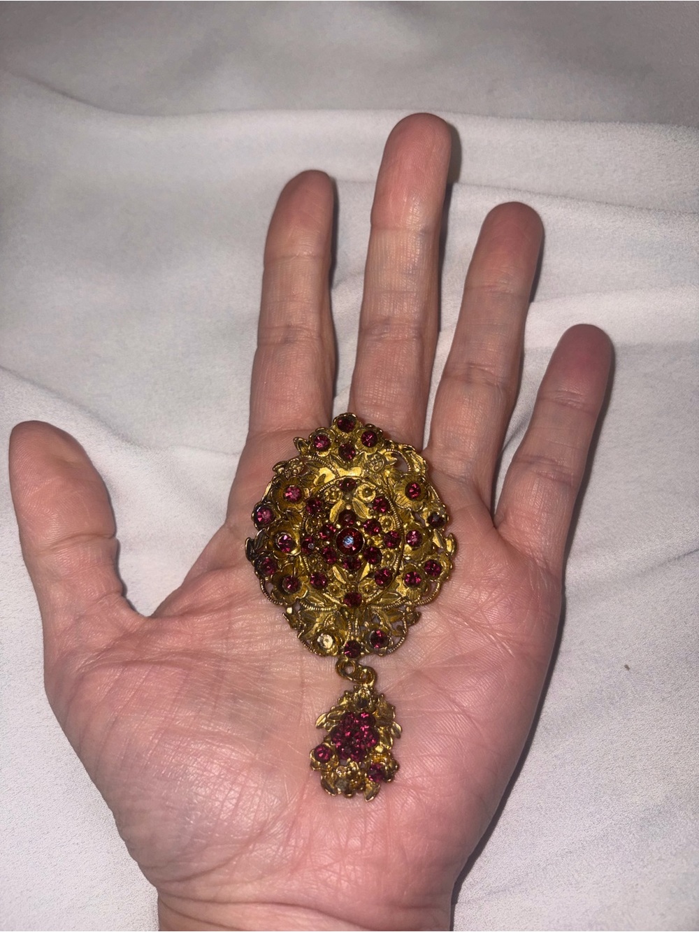 Vintage Ornate Fuchsia Rhinestone Brooch Gold Tone Floral Dangle Statement Pin - Picture 4 of 4
